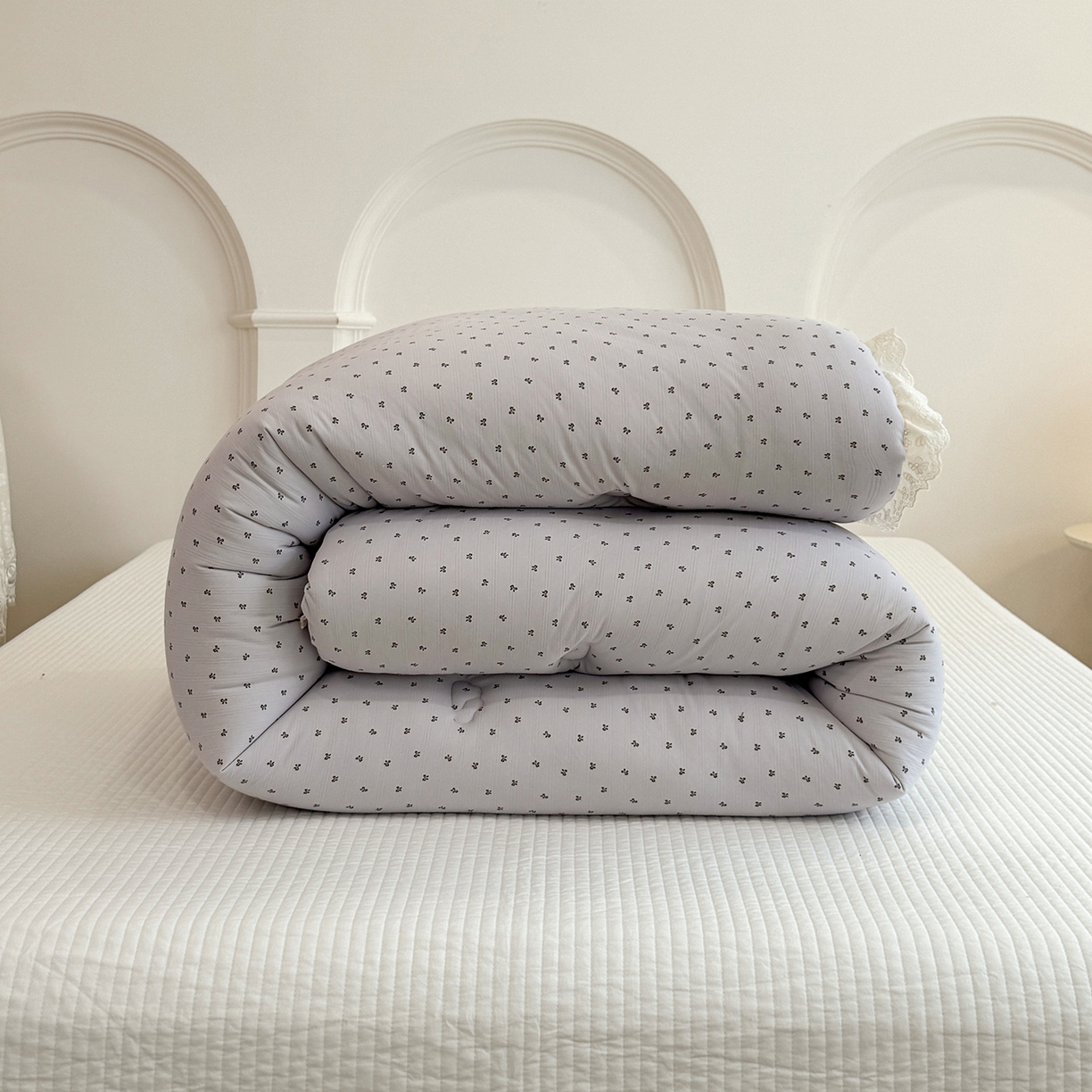 91家纺网 家纺一手货源 找家纺 缔锦家纺 2025新款全棉花边提花被被子被芯 香依兰