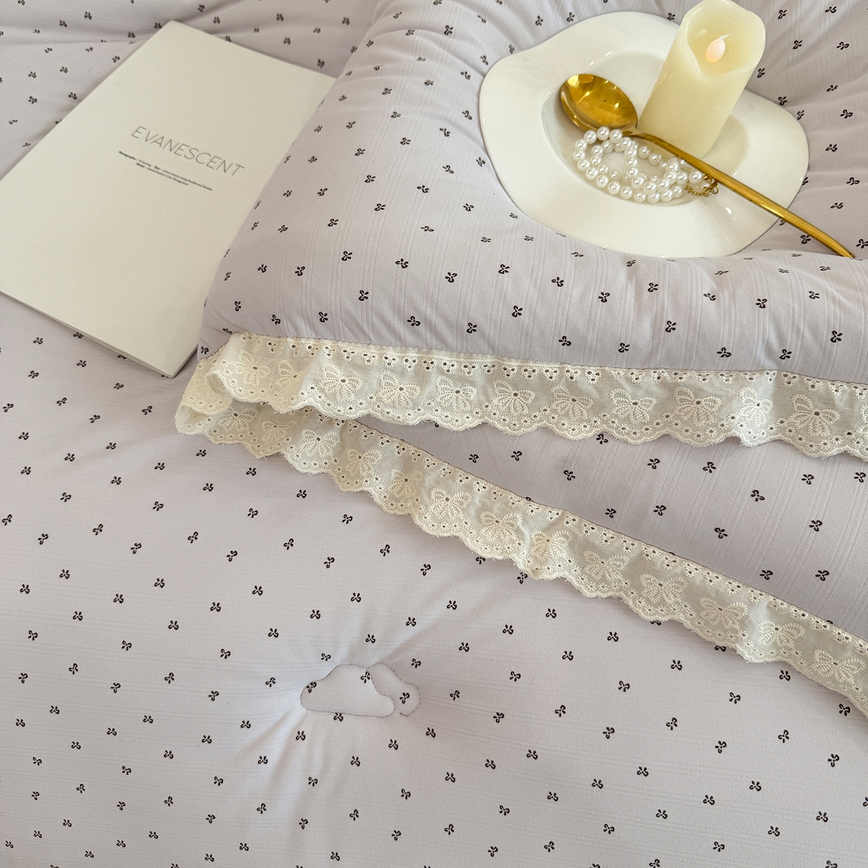 91家纺网 家纺一手货源 找家纺 缔锦家纺 2025新款全棉花边提花被被子被芯 香依兰