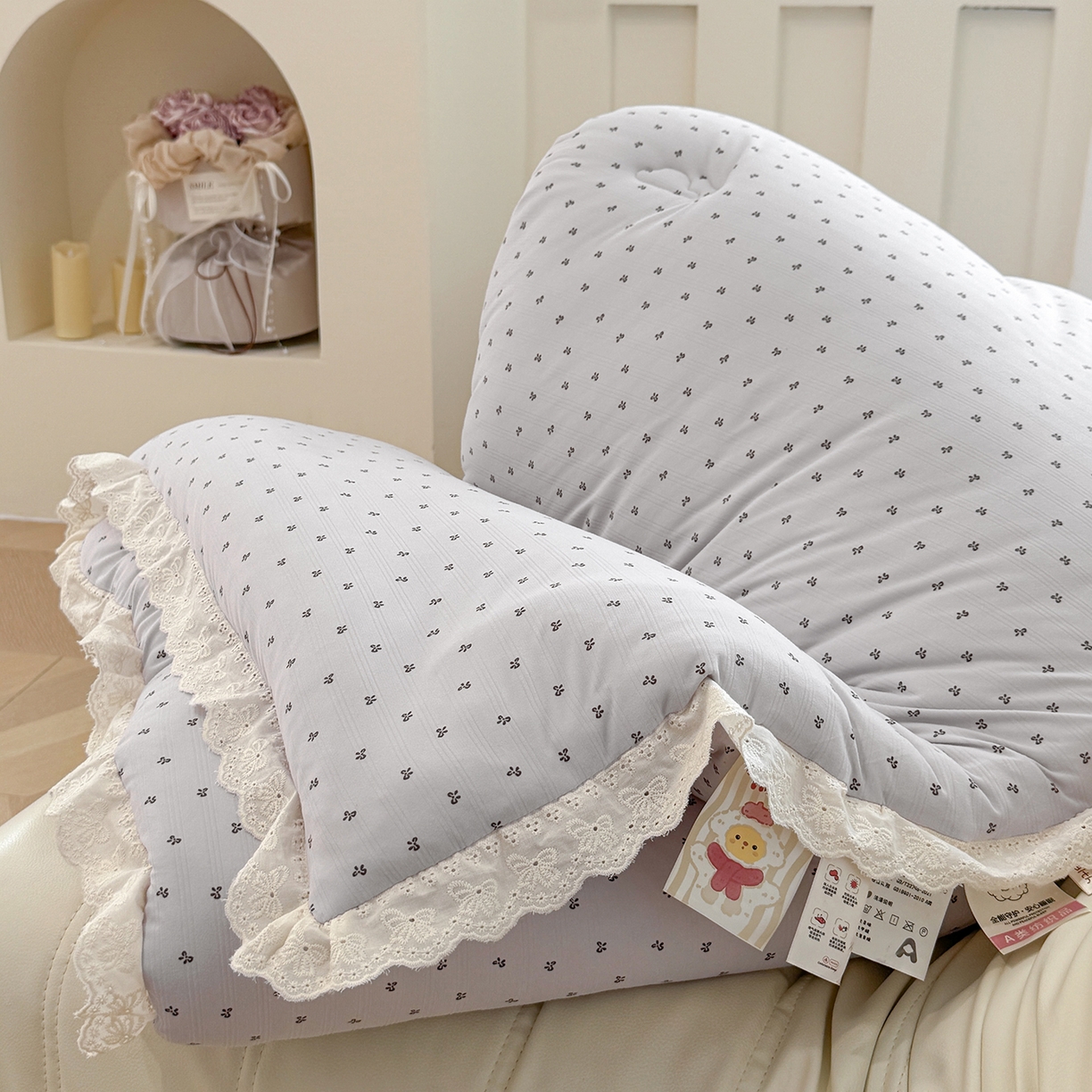 91家纺网 家纺一手货源 找家纺 缔锦家纺 2025新款全棉花边提花被被子被芯 香依兰