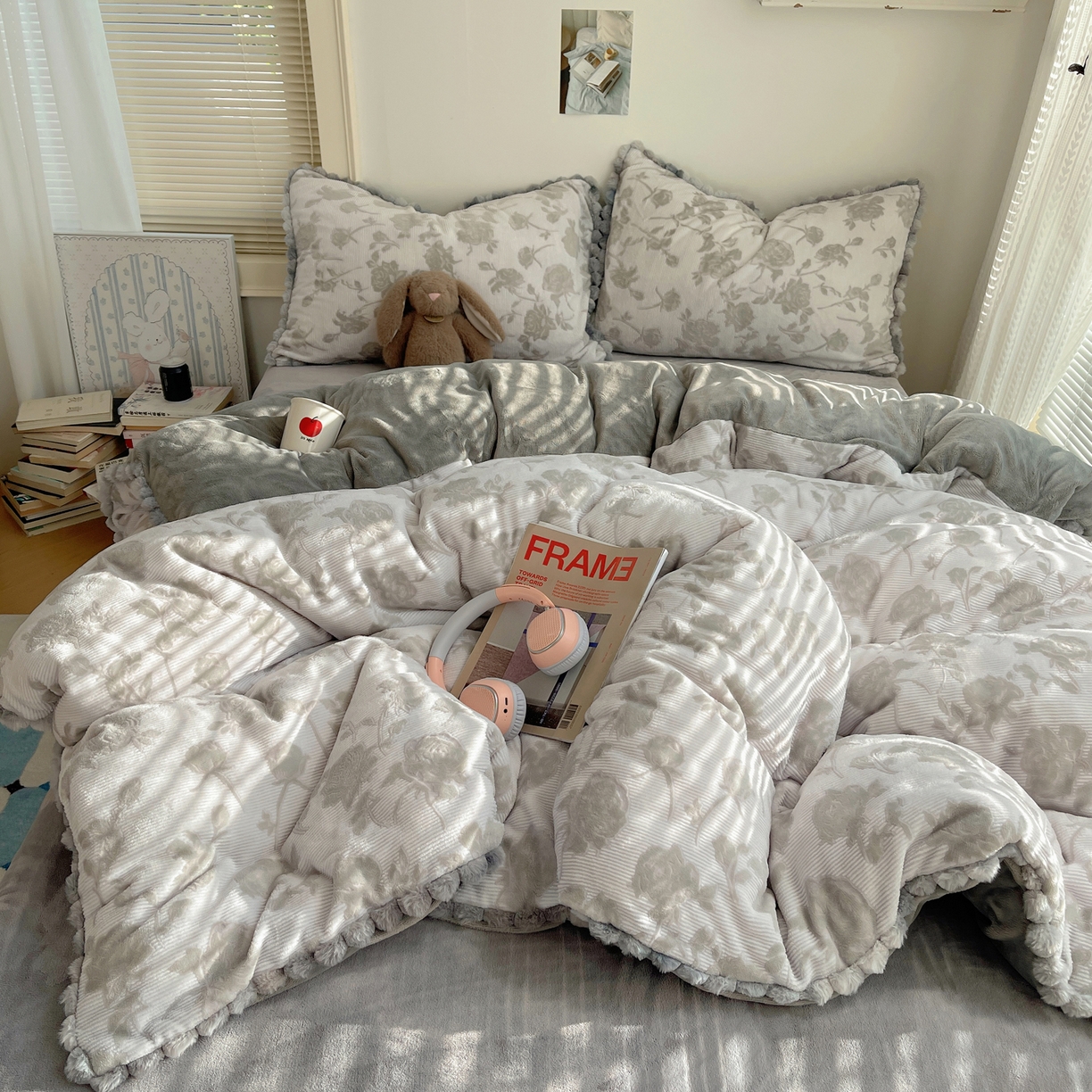 91家纺网 家纺一手货源 找家纺 （总）十里居 2025新款法式复古兔毛球雕花牛奶绒四件套