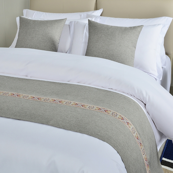 91家纺网 家纺一手货源 找家纺 万花酒店布草 2025新款纯色双拼织带床尾巾 织带灰