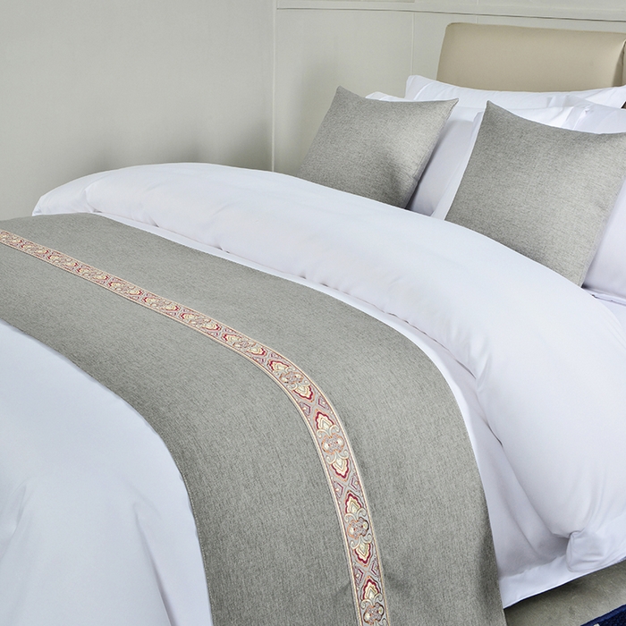 91家纺网 家纺一手货源 找家纺 万花酒店布草 2025新款纯色双拼织带床尾巾 织带灰