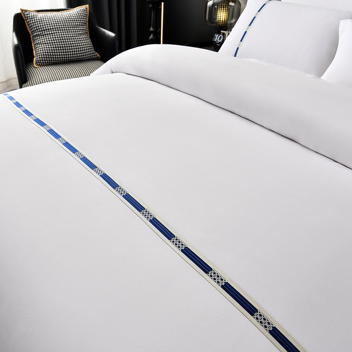 91家纺网 家纺一手货源 找家纺 万花酒店布草 2025新款酒店民宿专用四件套 经典蓝色彩条普通款