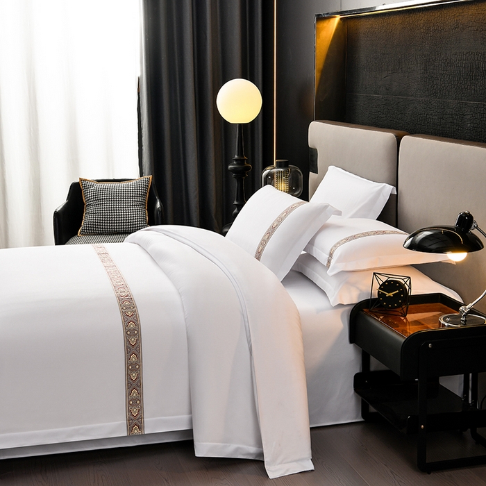 91家纺网 家纺一手货源 找家纺 万花酒店布草 2025新款酒店民宿专用四件套 紫色彩条普通款