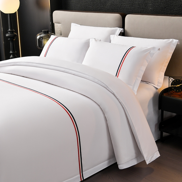 91家纺网 家纺一手货源 找家纺 万花酒店布草 2025新款酒店民宿专用四件套 红蓝彩条加厚款