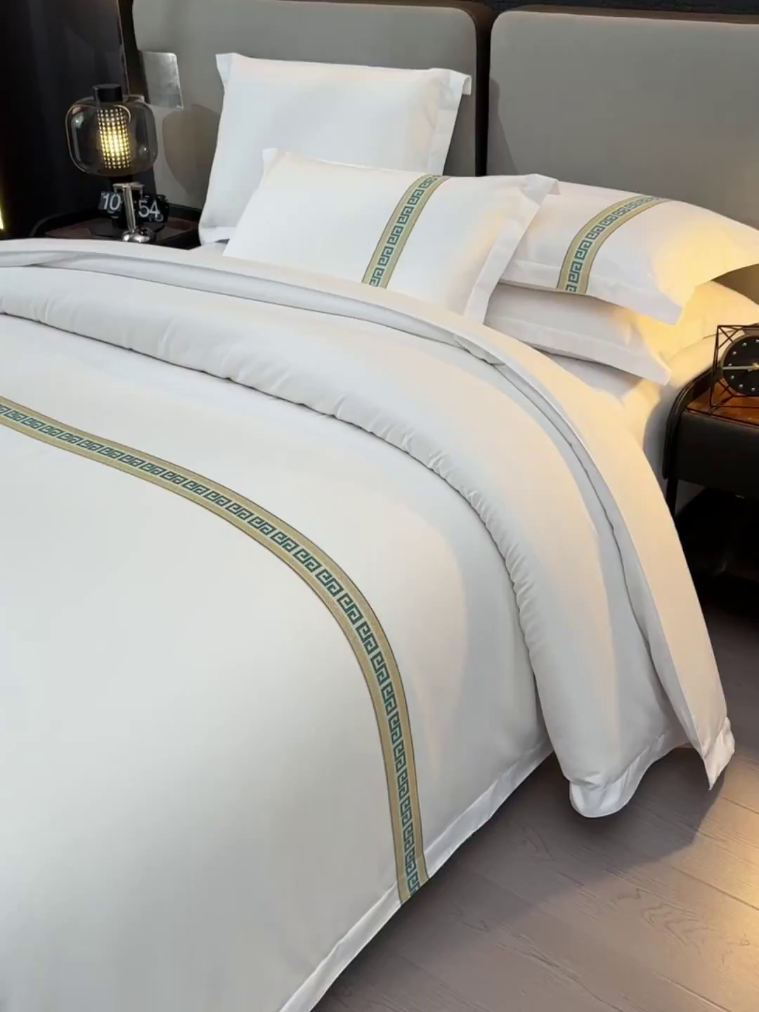 91家纺网 家纺一手货源 找家纺 万花酒店布草 2025新款酒店民宿专用四件套 绿色彩条普通款