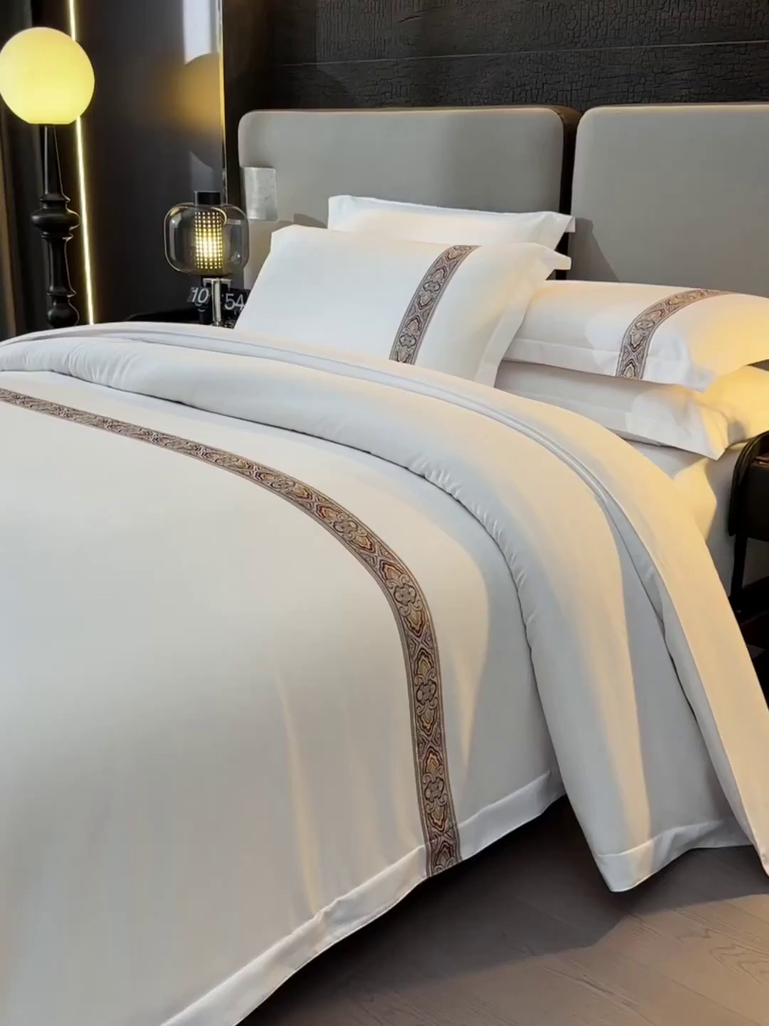 91家纺网 家纺一手货源 找家纺 万花酒店布草 2025新款酒店民宿专用四件套 紫色彩条普通款