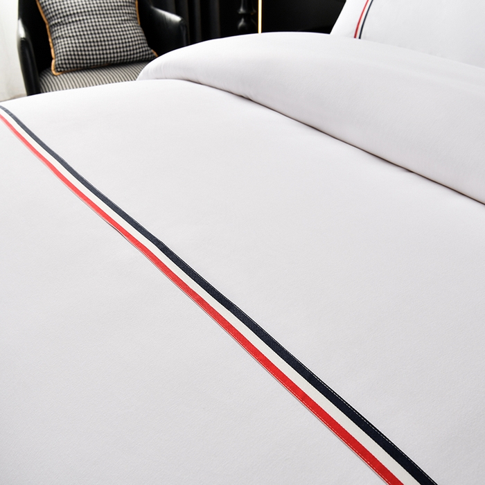 91家纺网 家纺一手货源 找家纺 万花酒店布草 2025新款酒店民宿专用四件套 红蓝彩条普通款