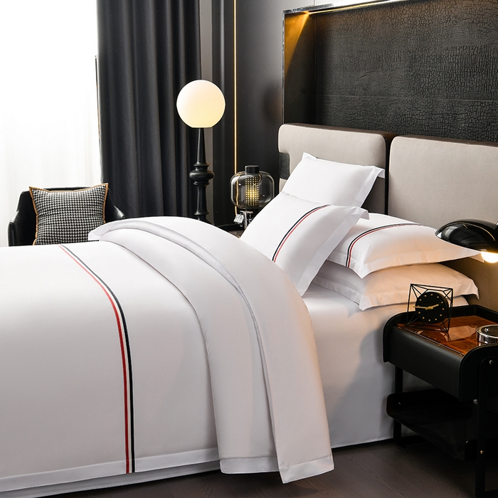 91家纺网 家纺一手货源 找家纺 万花酒店布草 2025新款酒店民宿专用四件套 红蓝彩条普通款