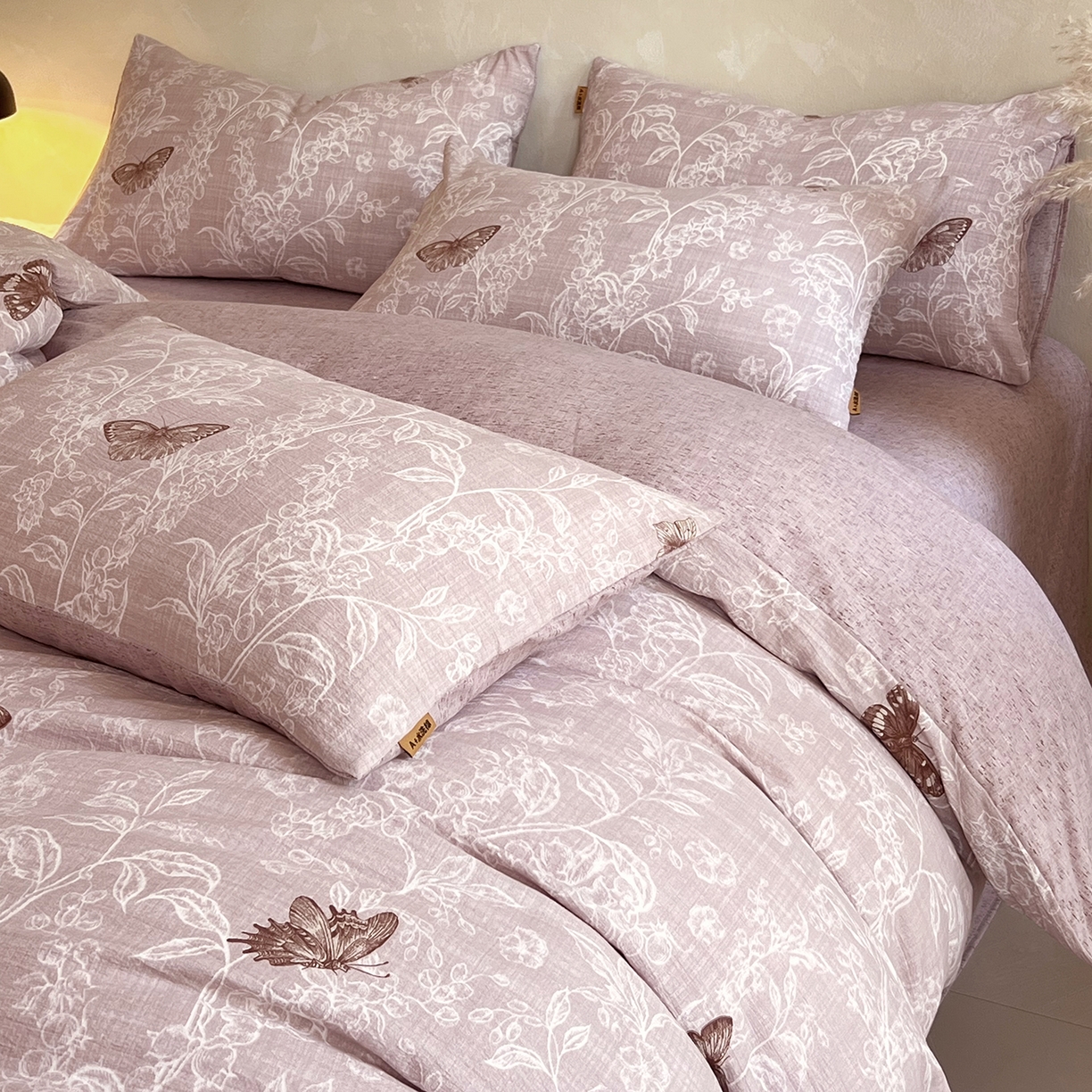 91家纺网 家纺一手货源 找家纺 灿哈家纺 2025新款复古风仿麻四件套 蝶舞