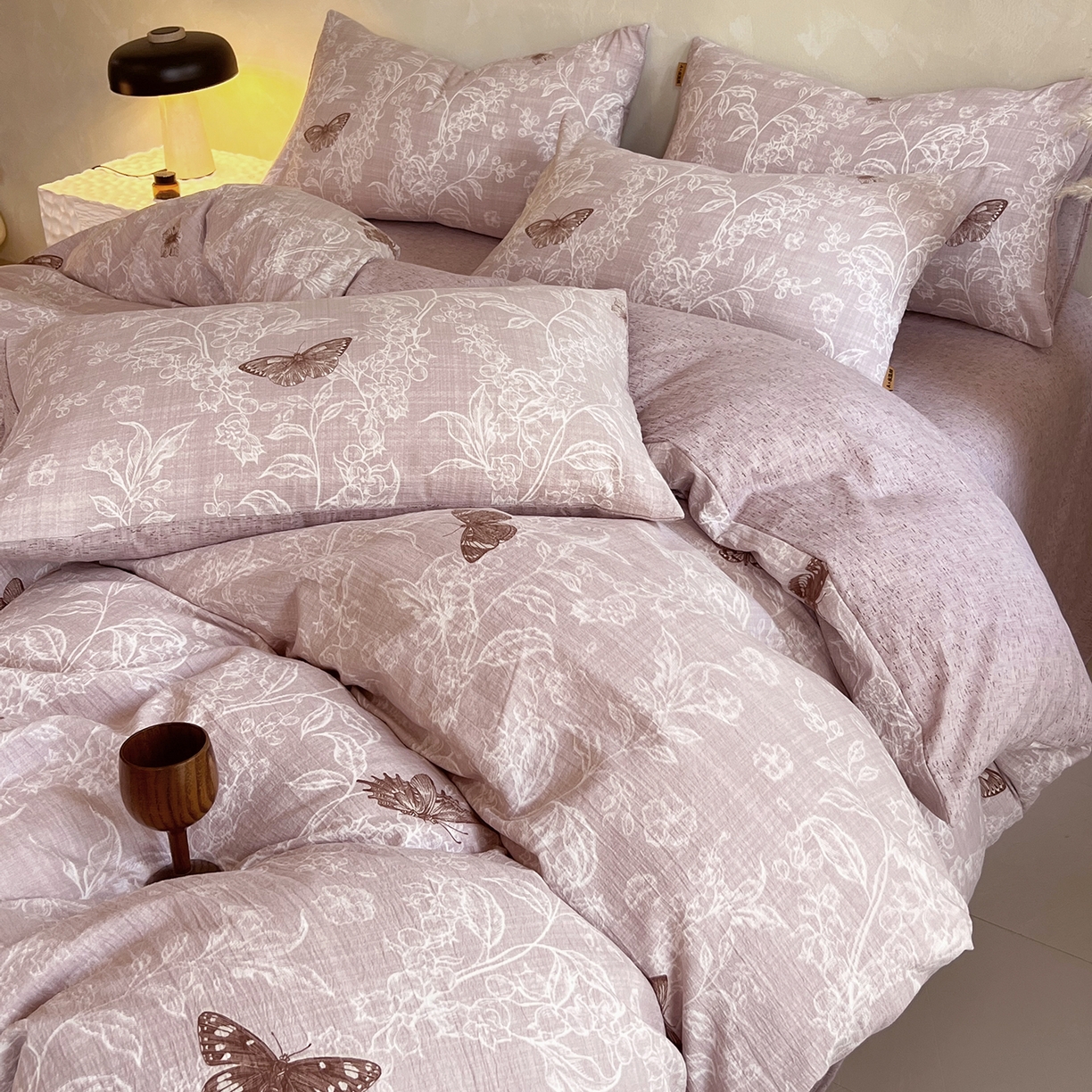 91家纺网 家纺一手货源 找家纺 灿哈家纺 2025新款复古风仿麻四件套 蝶舞