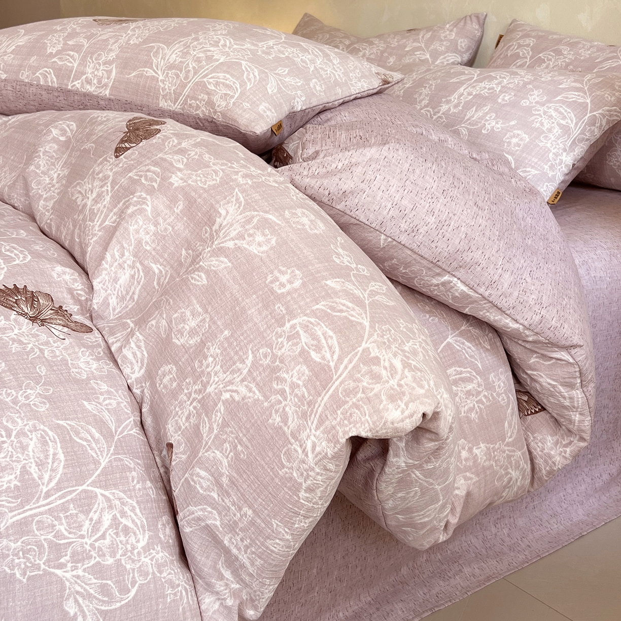 91家纺网 家纺一手货源 找家纺 灿哈家纺 2025新款复古风仿麻四件套 蝶舞