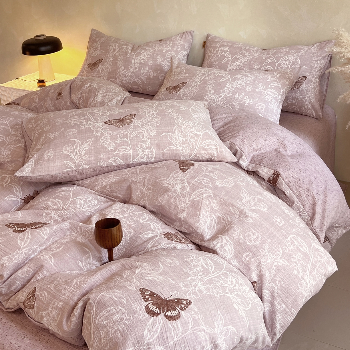 91家纺网 家纺一手货源 找家纺 灿哈家纺 2025新款复古风仿麻四件套 蝶舞