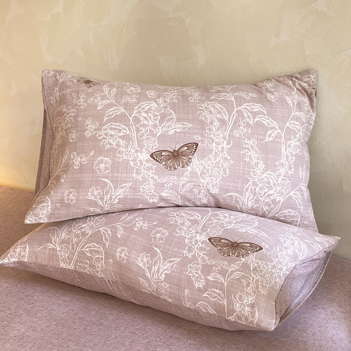 91家纺网 家纺一手货源 找家纺 灿哈家纺 2025新款复古风仿麻四件套 蝶舞