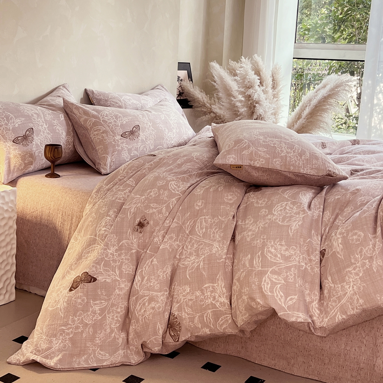 91家纺网 家纺一手货源 找家纺 灿哈家纺 2025新款复古风仿麻四件套 蝶舞