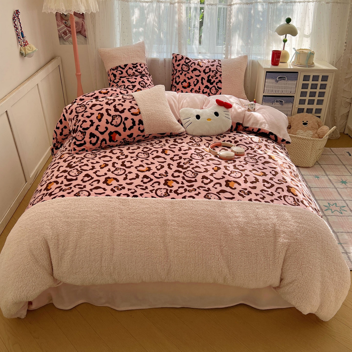 91家纺网 家纺一手货源 找家纺 （总）顾里家纺 2025新款卡通豹纹喵羊羔拼接牛奶绒四件套