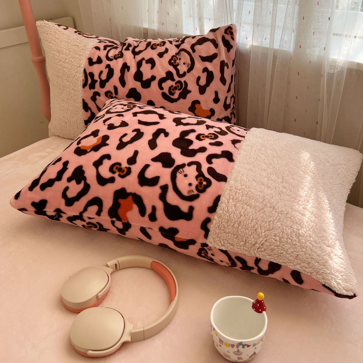 91家纺网 家纺一手货源 找家纺 顾里家纺 2025新款卡通豹纹喵羊羔拼接牛奶绒四件套 粉豹纹