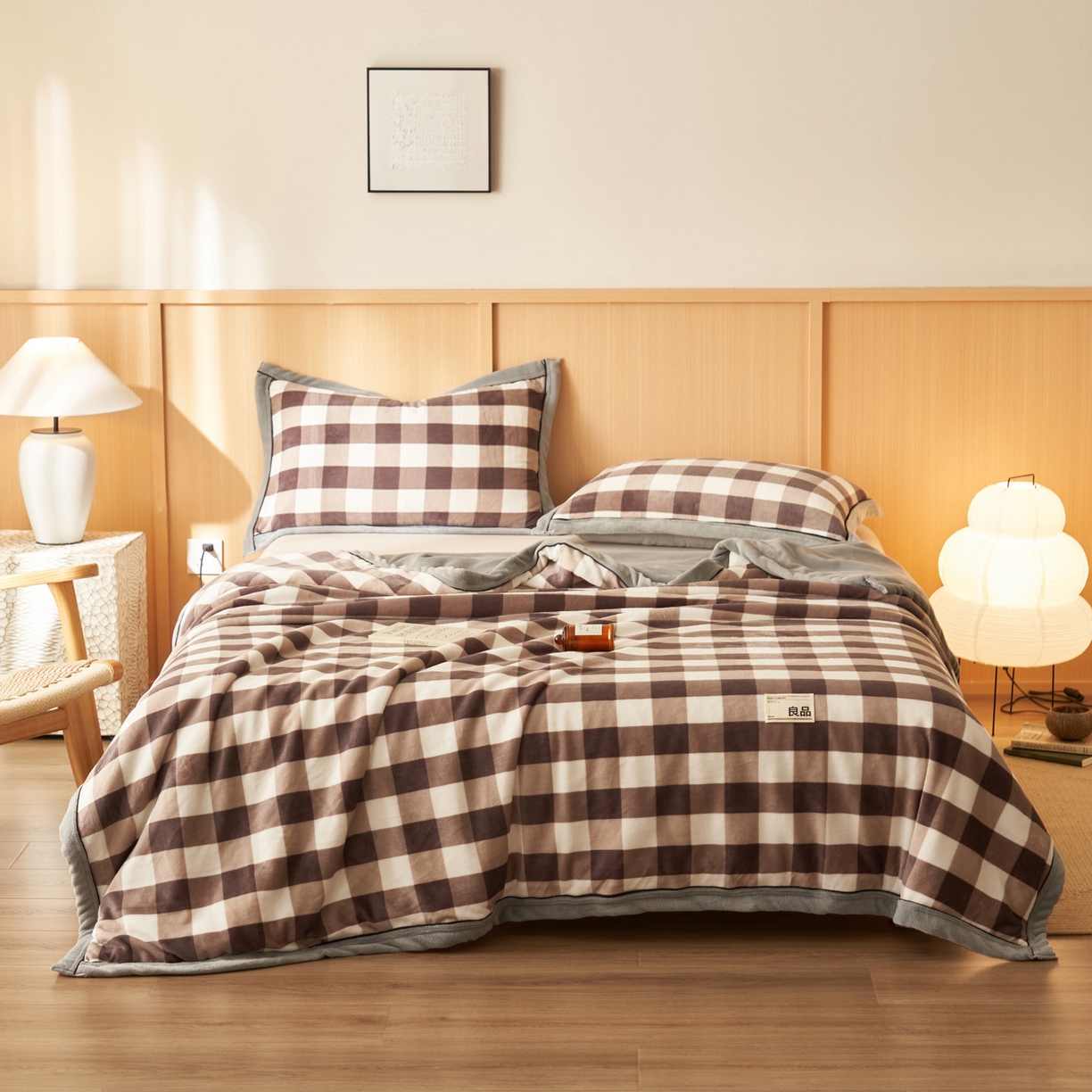 91家纺网 家纺一手货源 找家纺 寐绸家纺 2025新款230g无印风牛奶绒功能毯 大灰格