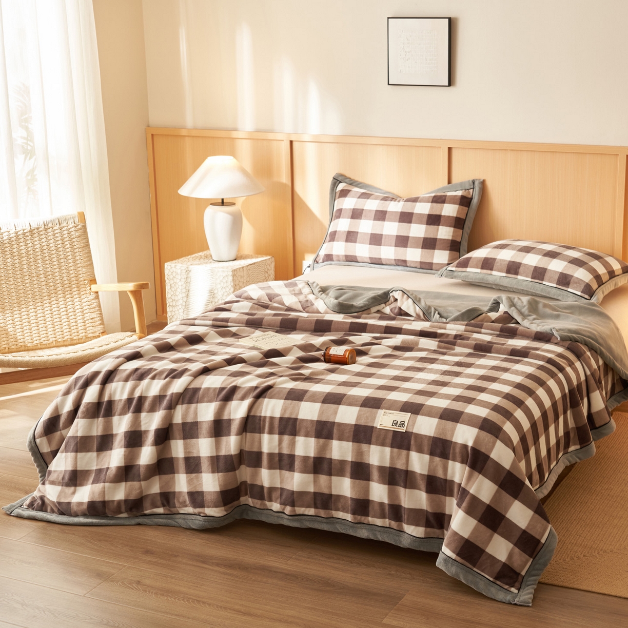 91家纺网 家纺一手货源 找家纺 寐绸家纺 2025新款230g无印风牛奶绒功能毯 大灰格