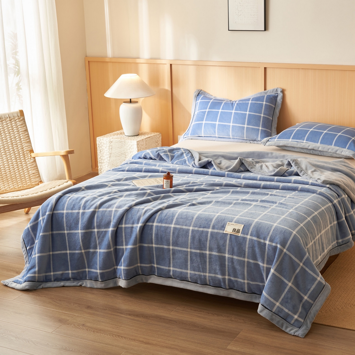 91家纺网 家纺一手货源 找家纺 寐绸家纺 2025新款230g无印风牛奶绒功能毯 蓝调格