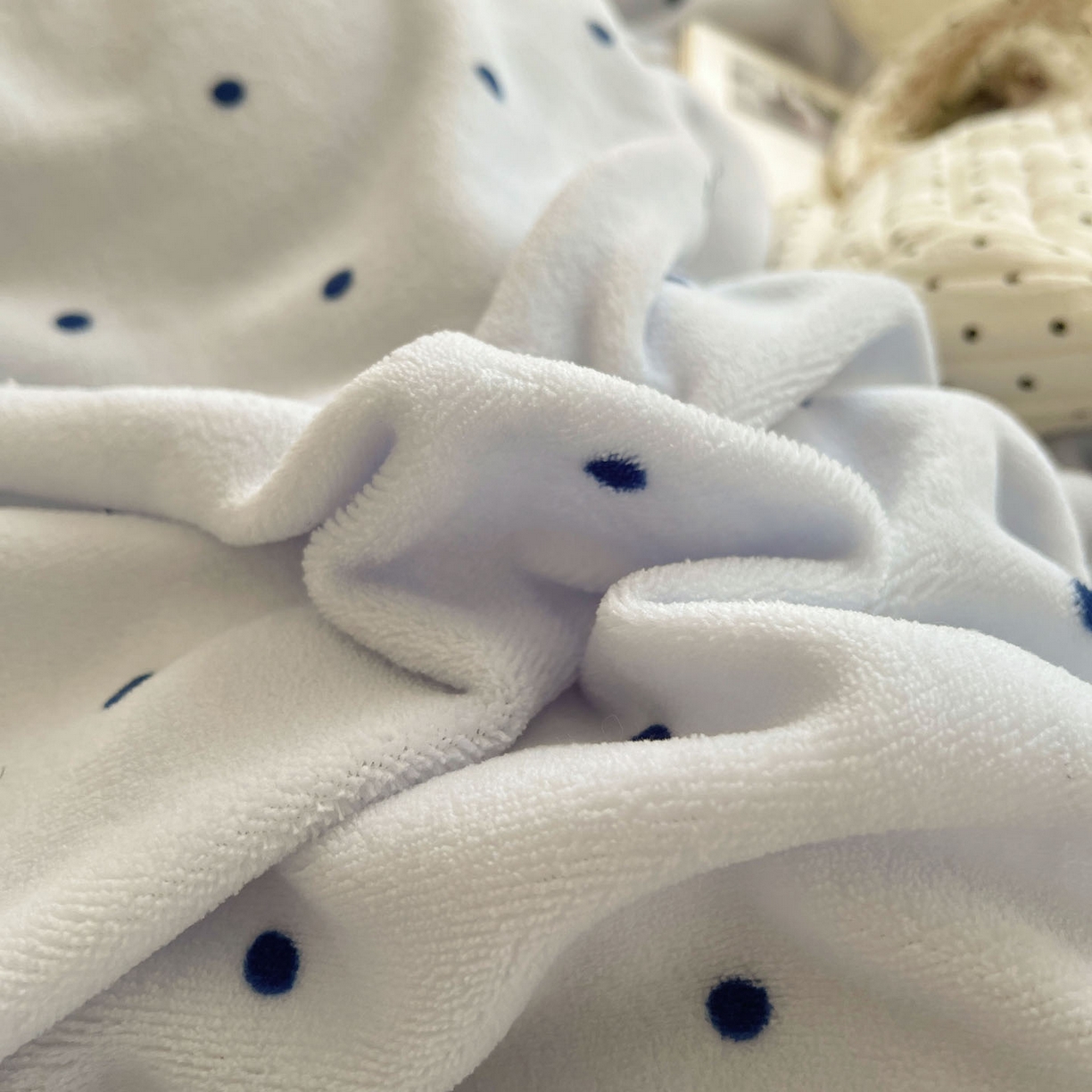 91家纺网 家纺一手货源 找家纺 （总）顾里家纺 2025新款波点羊羔拼接牛奶绒四件套小波点