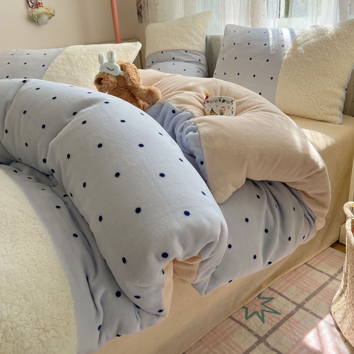 91家纺网 家纺一手货源 找家纺 （总）顾里家纺 2025新款波点羊羔拼接牛奶绒四件套小波点