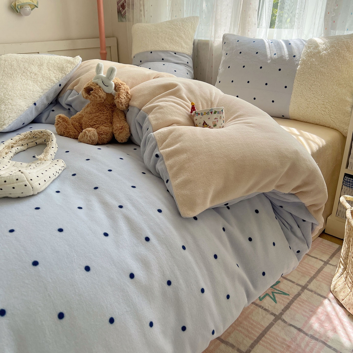 91家纺网 家纺一手货源 找家纺 （总）顾里家纺 2025新款波点羊羔拼接牛奶绒四件套小波点