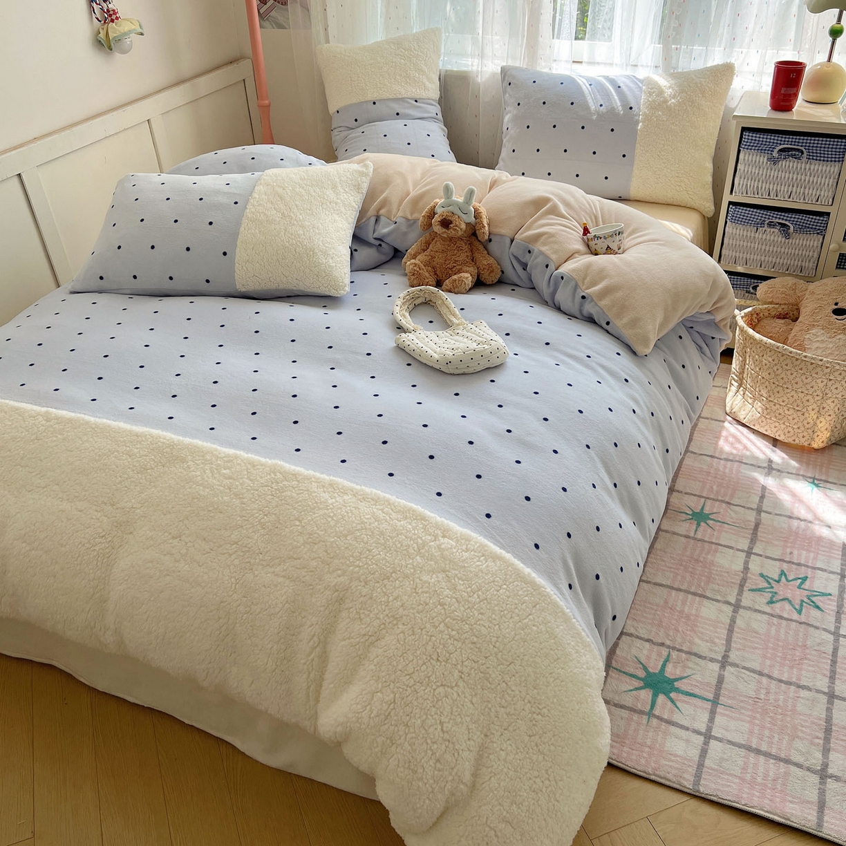 91家纺网 家纺一手货源 找家纺 （总）顾里家纺 2025新款波点羊羔拼接牛奶绒四件套小波点