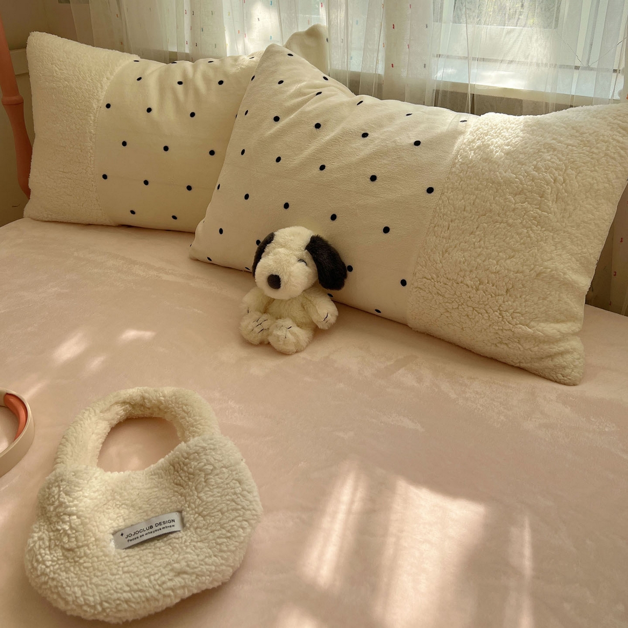 91家纺网 家纺一手货源 找家纺 顾里家纺 2025新款波点羊羔拼接牛奶绒四件套小波点 白波点