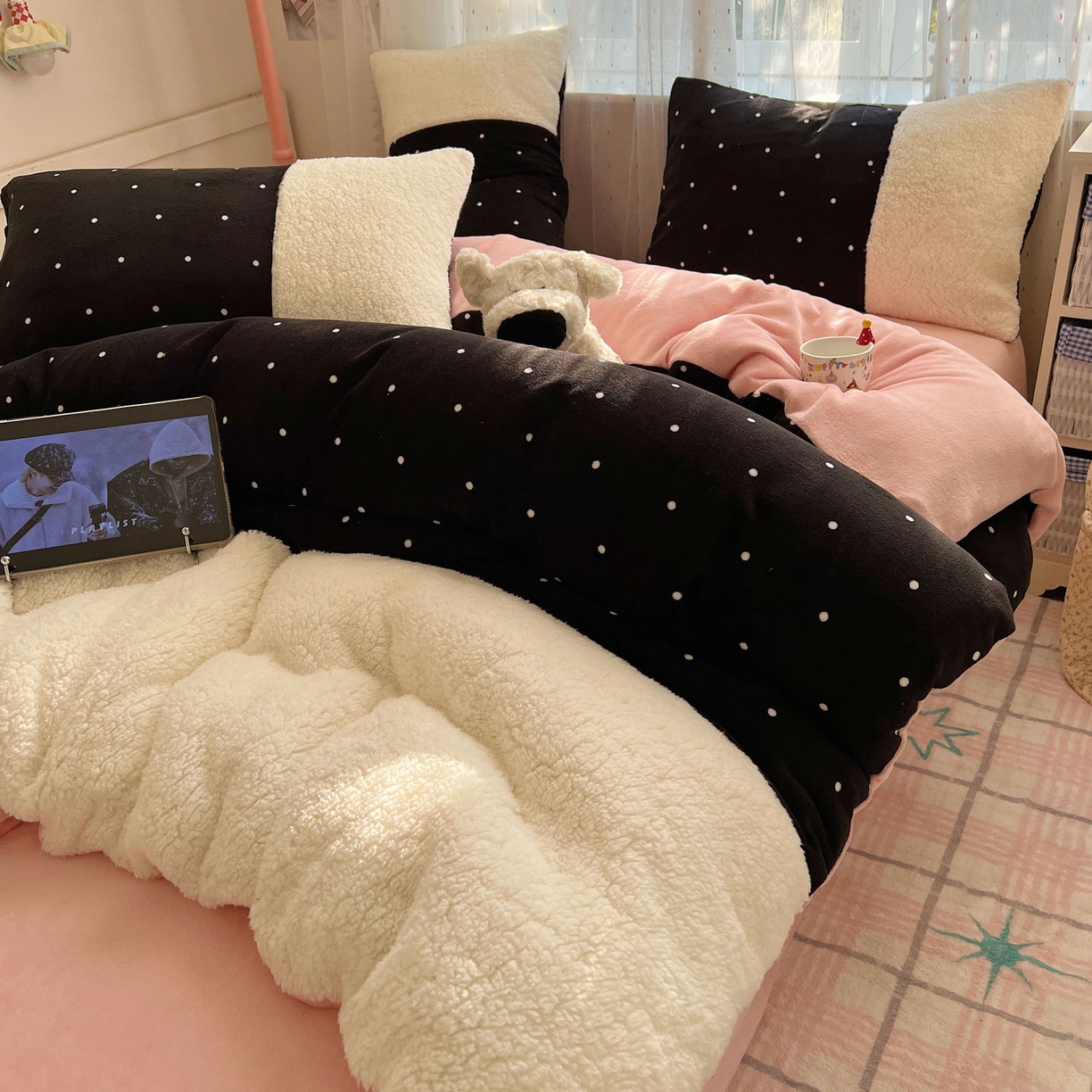 91家纺网 家纺一手货源 找家纺 顾里家纺 2025新款波点羊羔拼接牛奶绒四件套小波点 黑波点