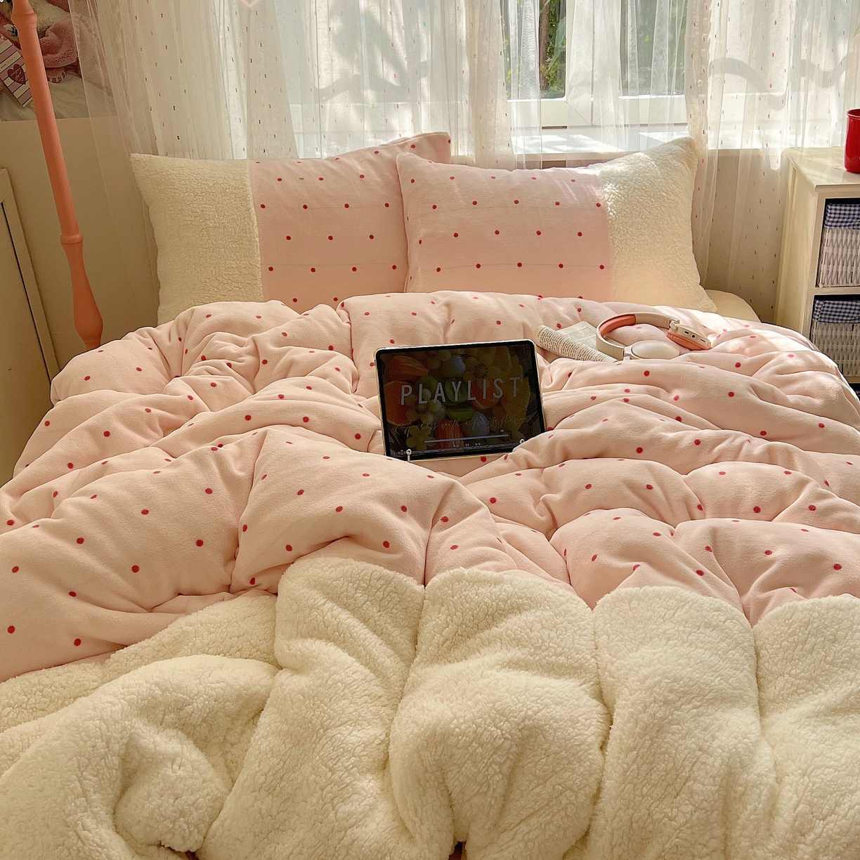 91家纺网 家纺一手货源 找家纺 （总）顾里家纺 2025新款波点羊羔拼接牛奶绒四件套小波点