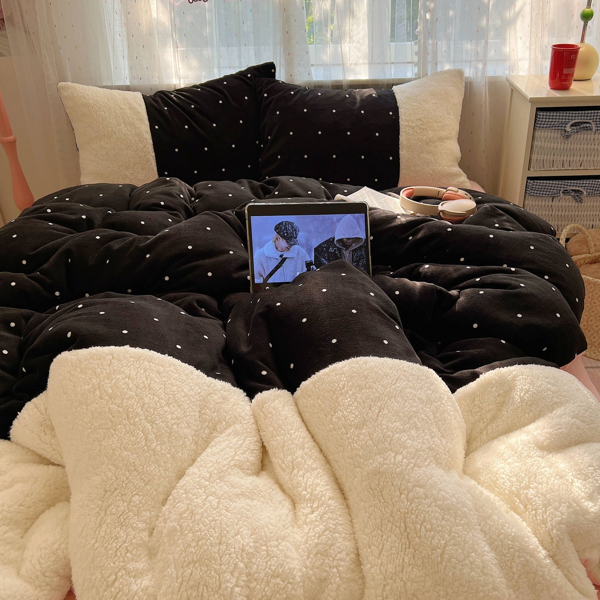 91家纺网 家纺一手货源 找家纺 （总）顾里家纺 2025新款波点羊羔拼接牛奶绒四件套小波点