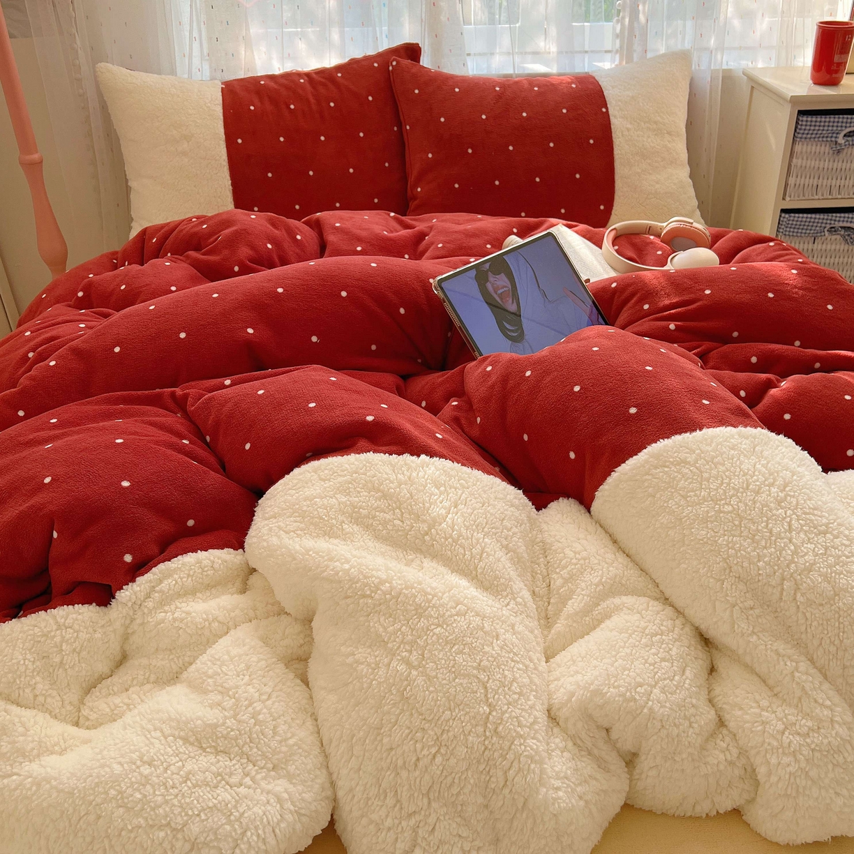 顾里家纺 2025新款波点羊羔拼接牛奶绒四件套小波点 红波点