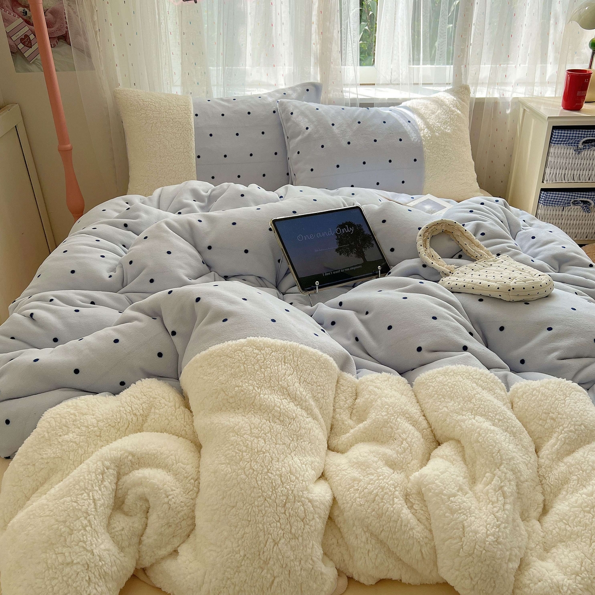 顾里家纺 2025新款波点羊羔拼接牛奶绒四件套小波点 蓝波点