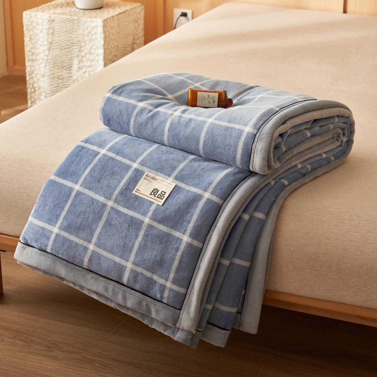 91家纺网 家纺一手货源 找家纺 寐绸家纺 2025新款230g无印风牛奶绒功能毯 蓝调格