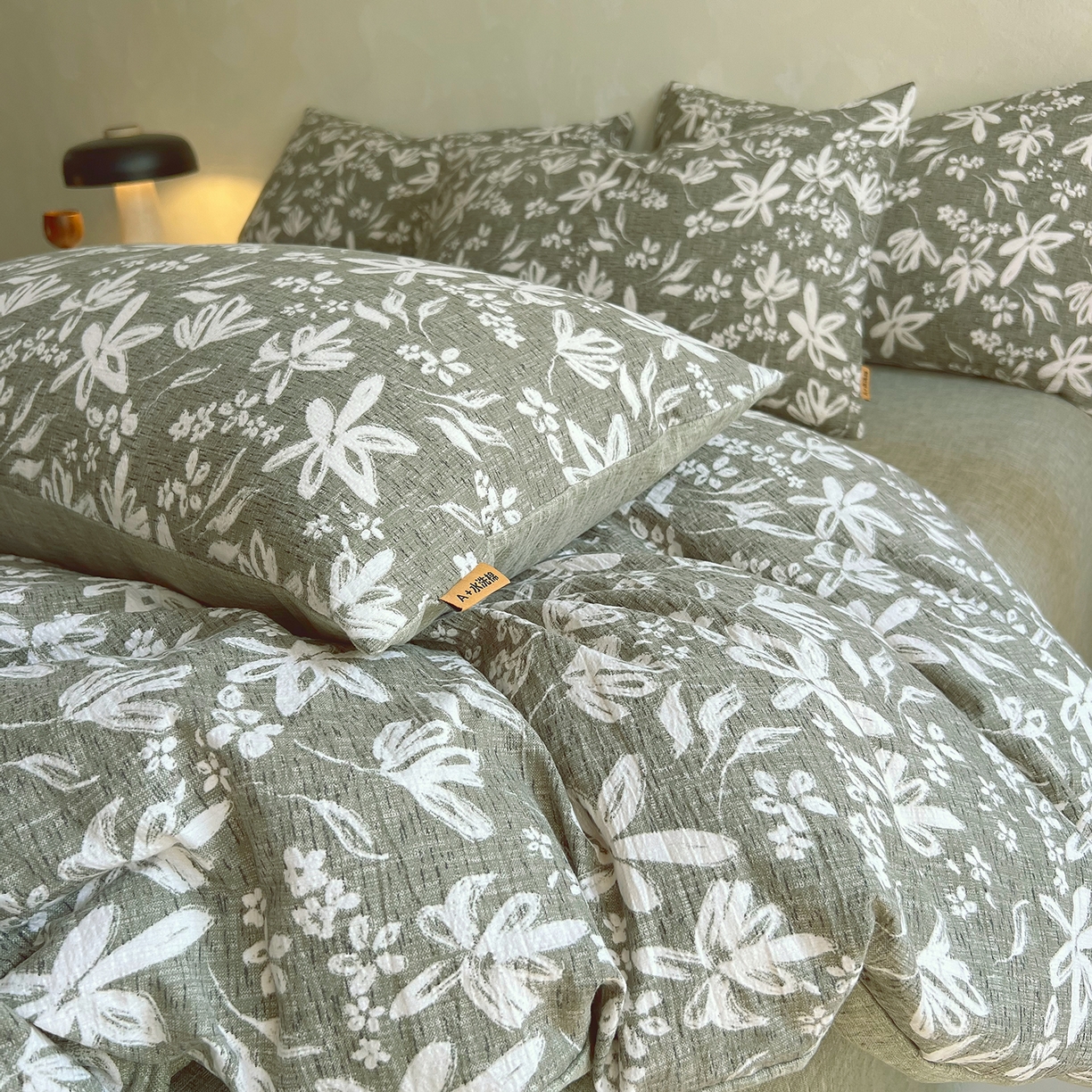 91家纺网 家纺一手货源 找家纺 灿哈家纺 2025新款复古风仿麻四件套 绿茵