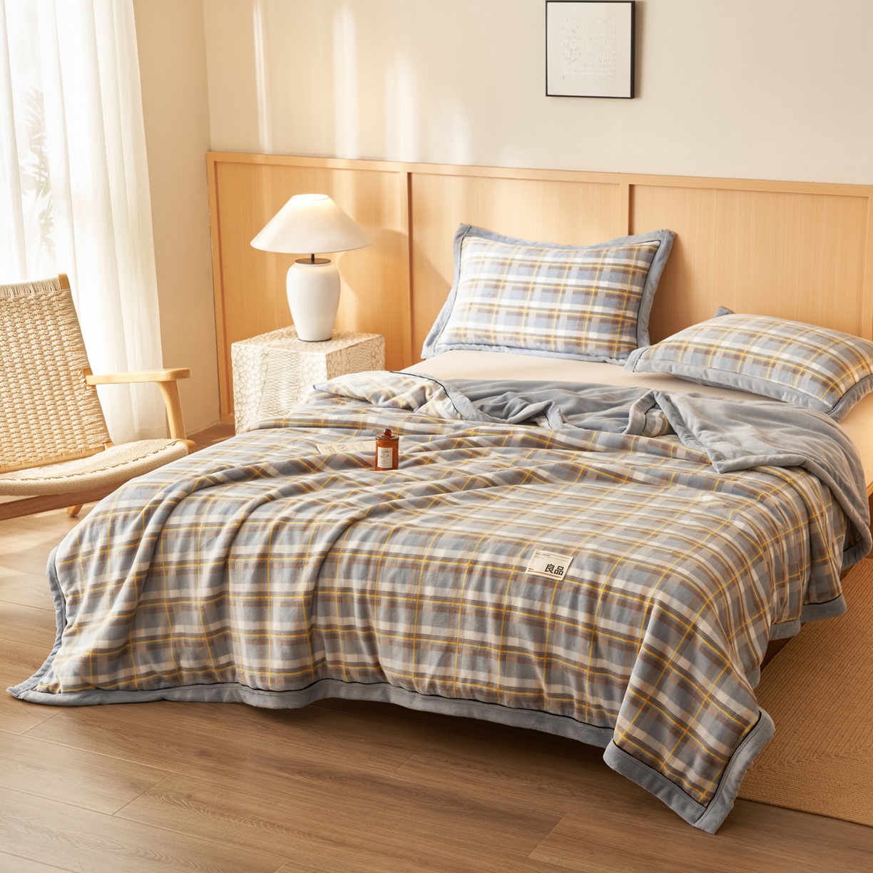 91家纺网 家纺一手货源 找家纺 寐绸家纺 2025新款230g无印风牛奶绒功能毯 莫妮卡