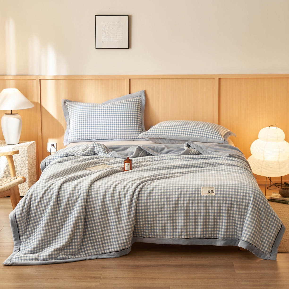 91家纺网 家纺一手货源 找家纺 寐绸家纺 2025新款230g无印风牛奶绒功能毯 天蓝小格