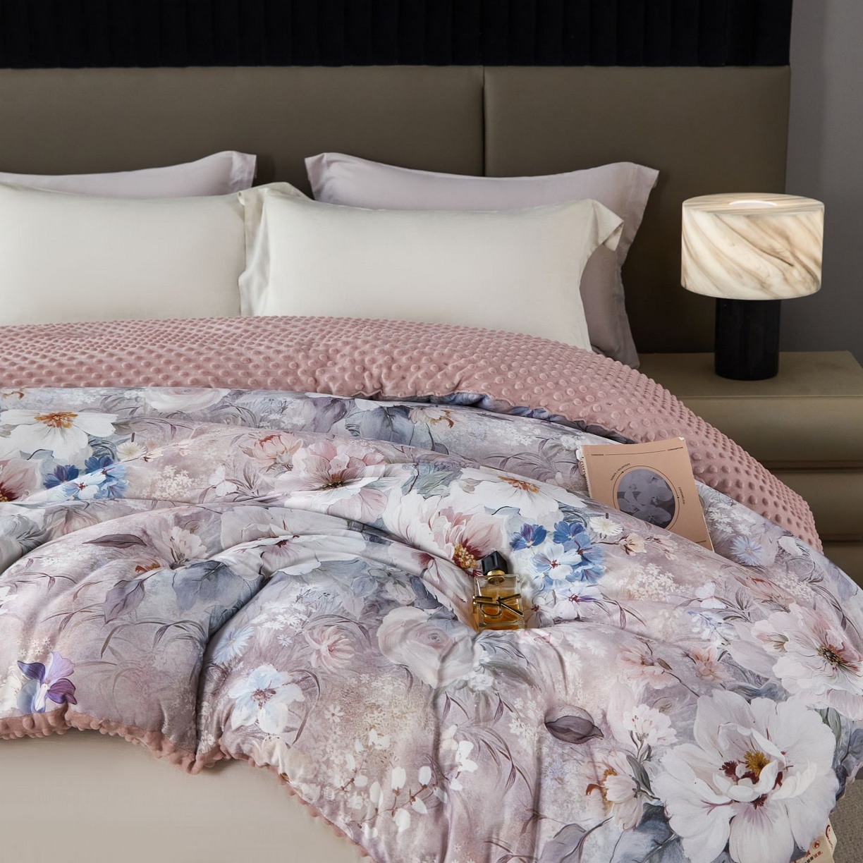 91家纺网 家纺一手货源 找家纺 （总）缔锦家纺 2025新款虫草针织养肤豆豆被被子被芯