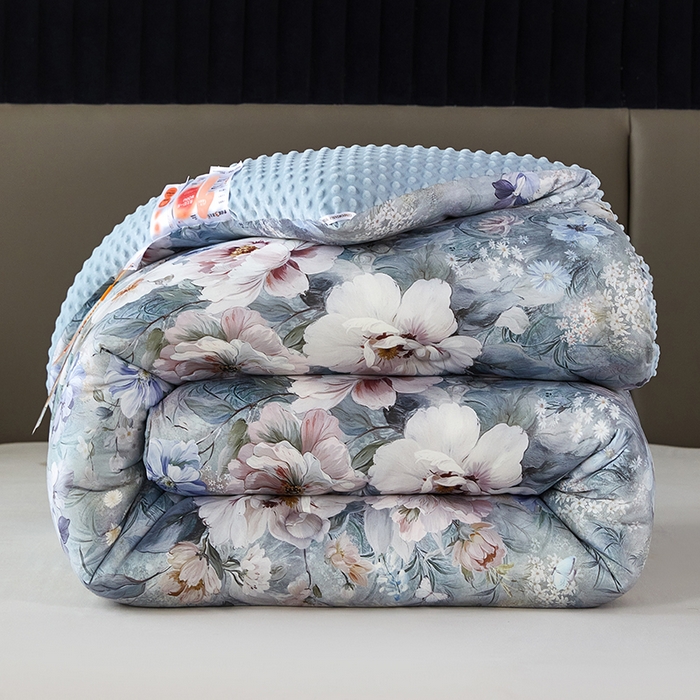 91家纺网 家纺一手货源 找家纺 缔锦家纺 2025新款虫草针织养肤豆豆被被子被芯 清风悠悠