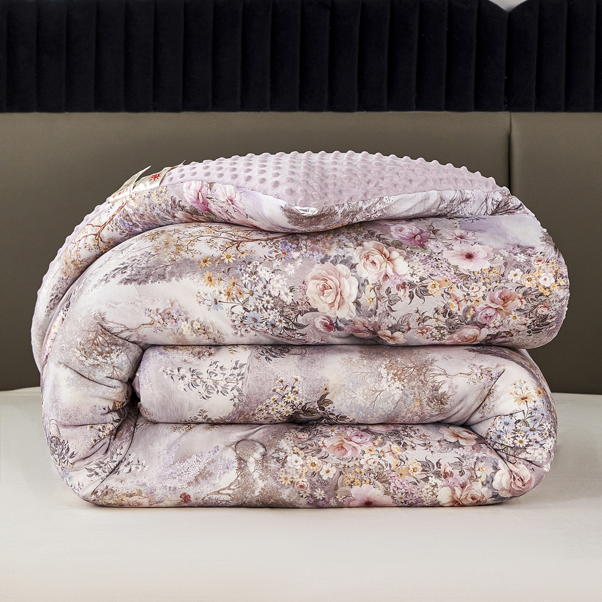 91家纺网 家纺一手货源 找家纺 缔锦家纺 2025新款虫草针织养肤豆豆被被子被芯 浮光枝恋