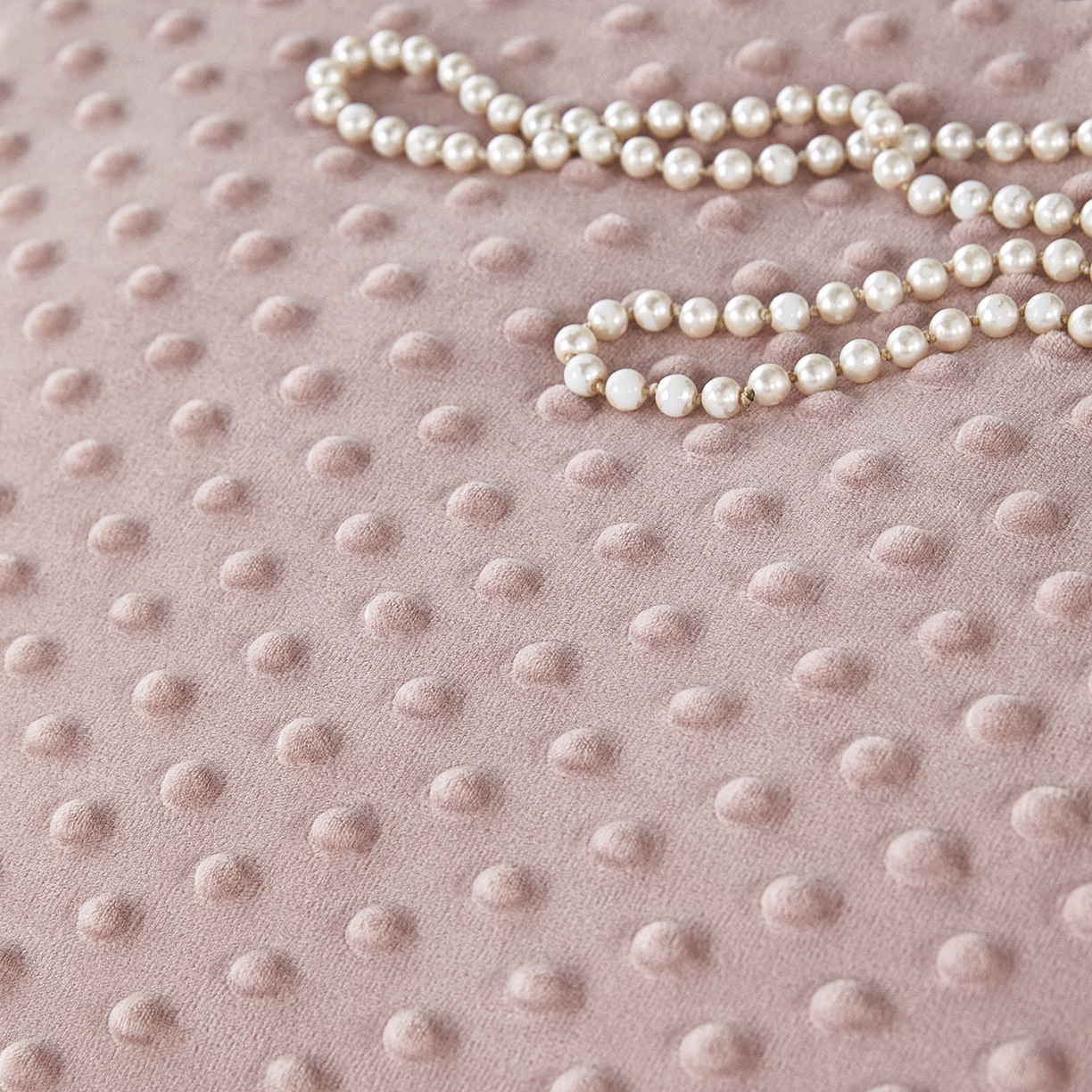 91家纺网 家纺一手货源 找家纺 缔锦家纺 2025新款虫草针织养肤豆豆被被子被芯 浪漫粉黛