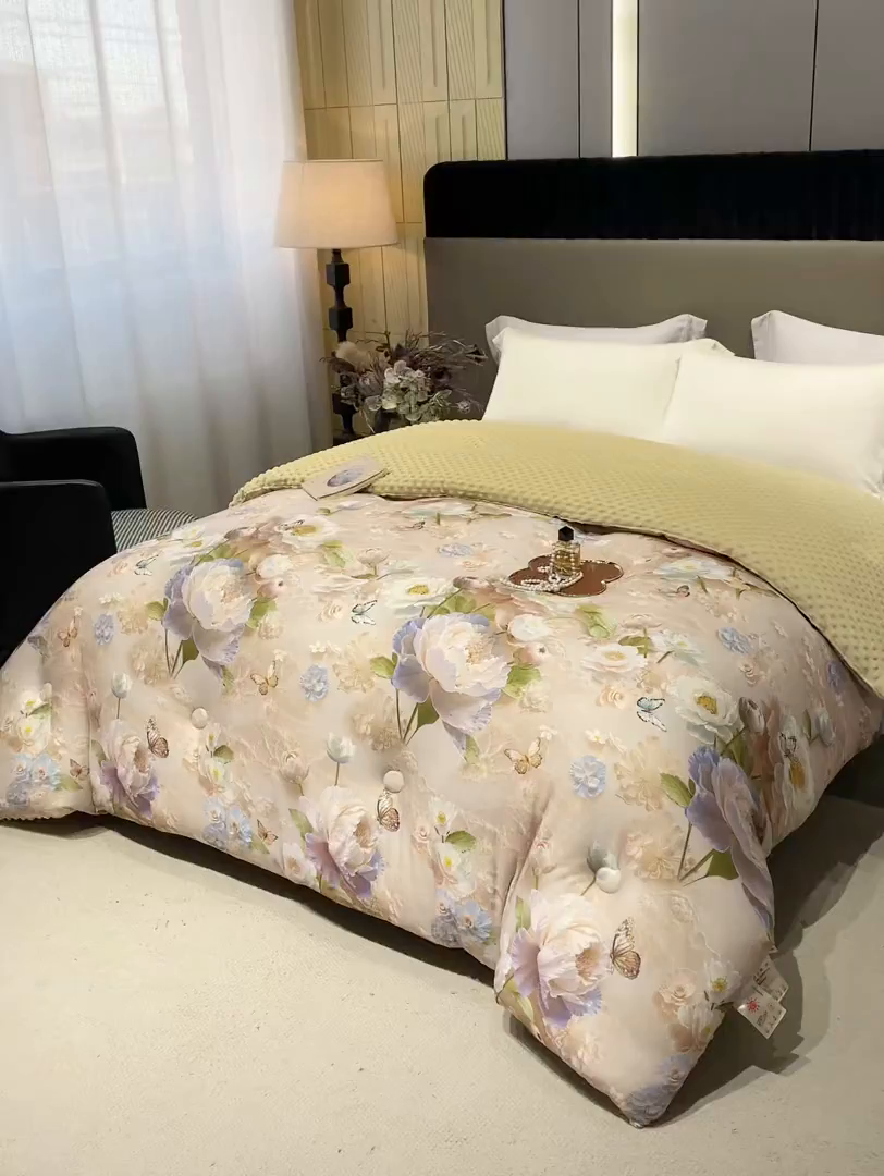 91家纺网 家纺一手货源 找家纺 缔锦家纺 2025新款虫草针织养肤豆豆被被子被芯 午后茶绘