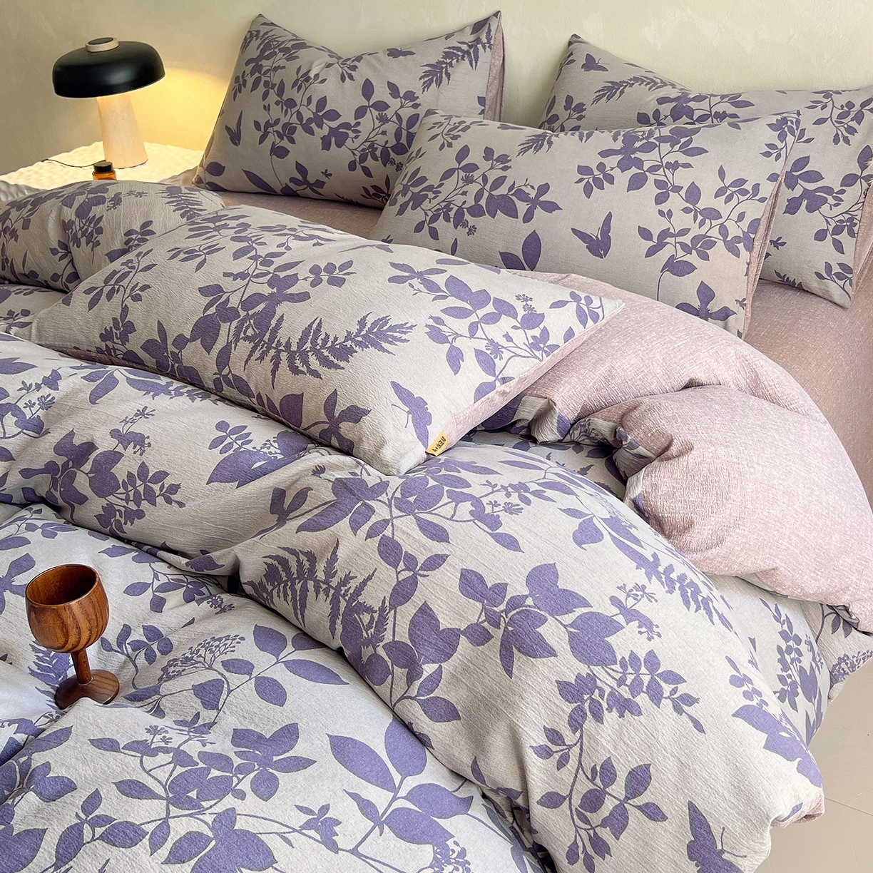 91家纺网 家纺一手货源 找家纺 灿哈家纺 2025新款复古风仿麻四件套 紫叶倾城