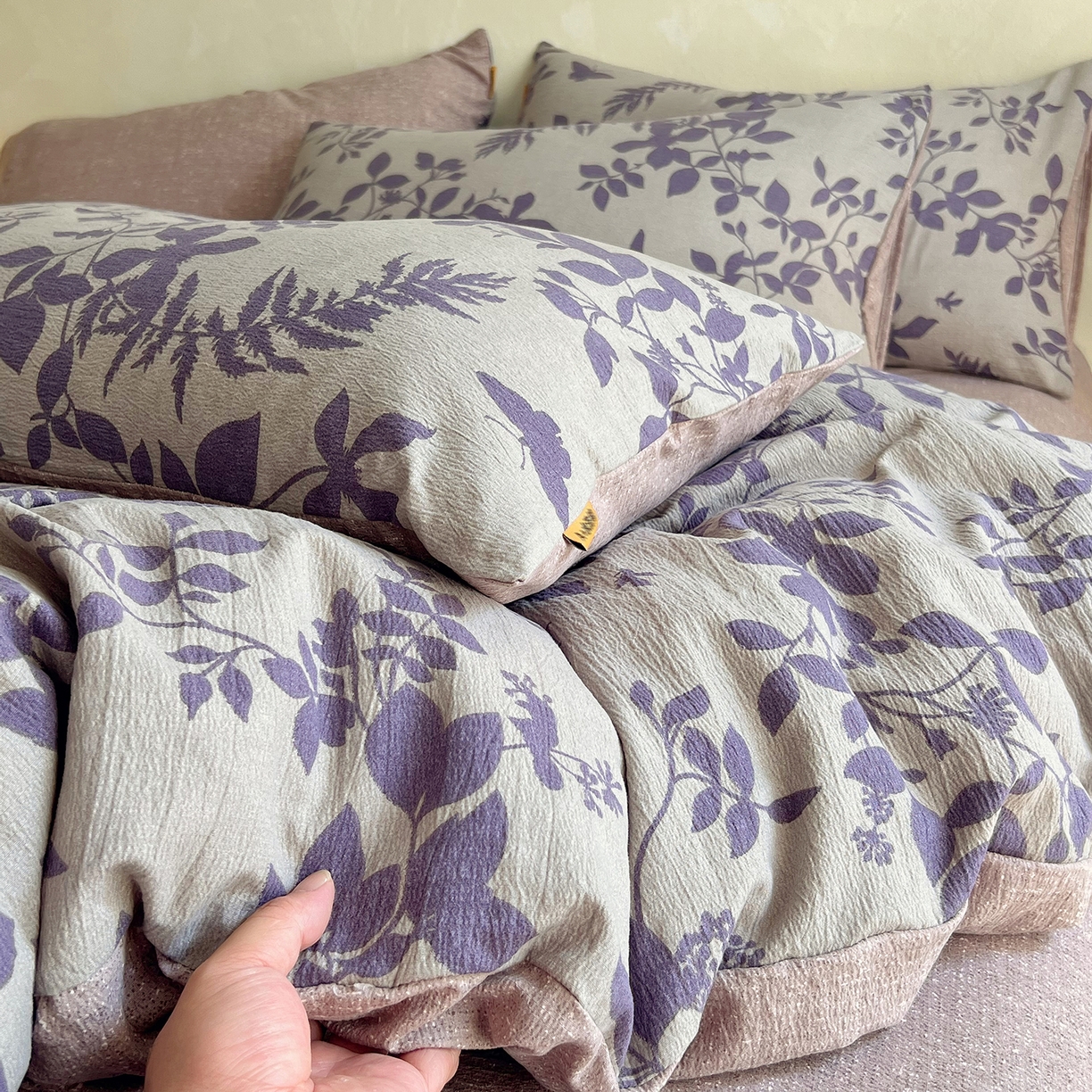 91家纺网 家纺一手货源 找家纺 灿哈家纺 2025新款复古风仿麻四件套 紫叶倾城