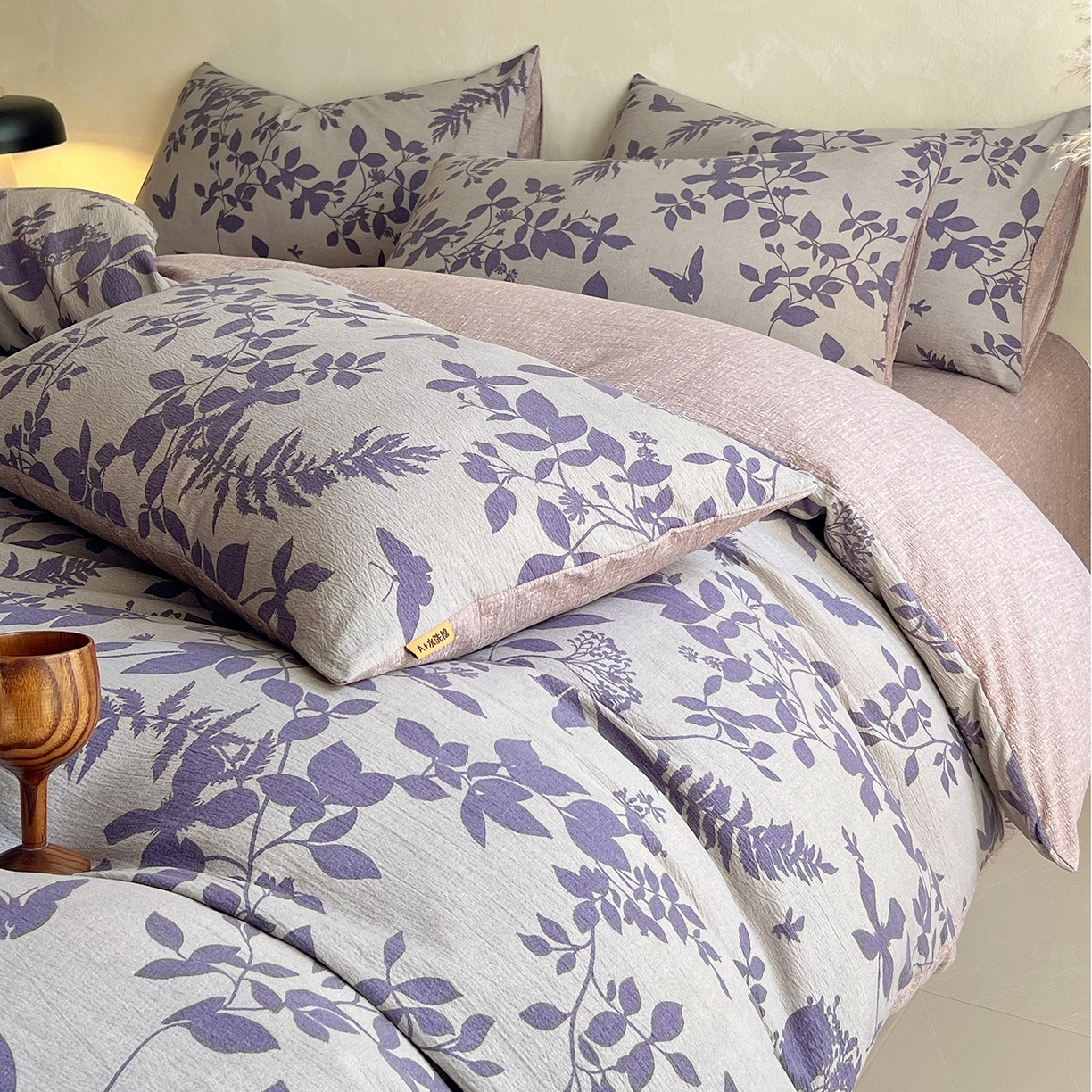 91家纺网 家纺一手货源 找家纺 灿哈家纺 2025新款复古风仿麻四件套 紫叶倾城