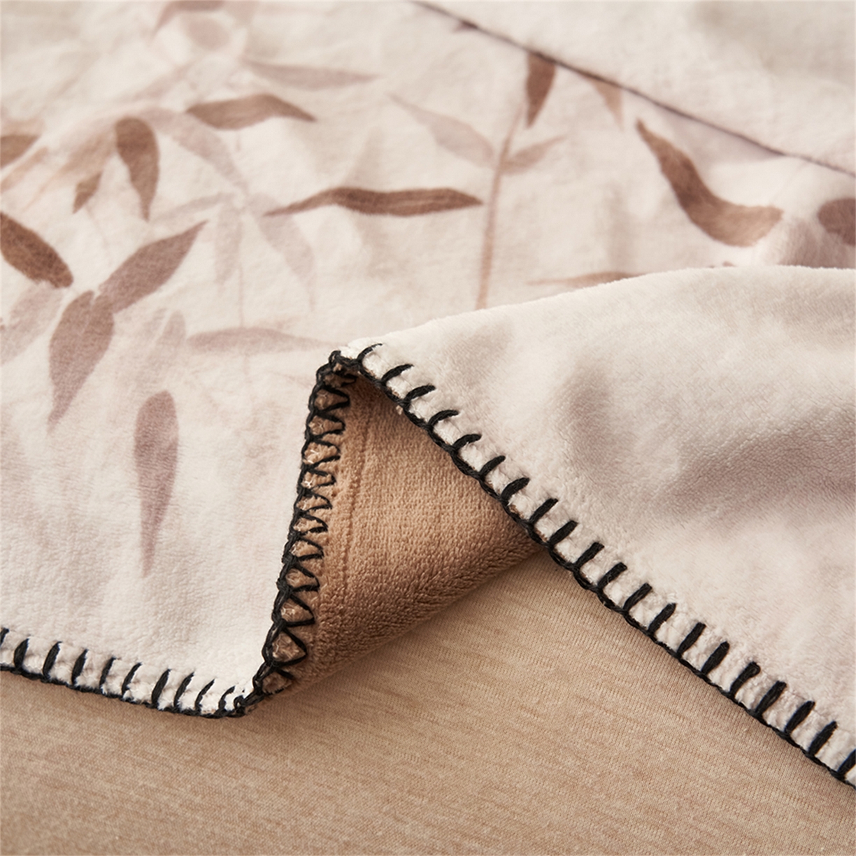 91家纺网 家纺一手货源 找家纺 寐绸家纺 2025新款棉麻风数码印花牛奶绒毛毯 棉麻风毛毯-立竹