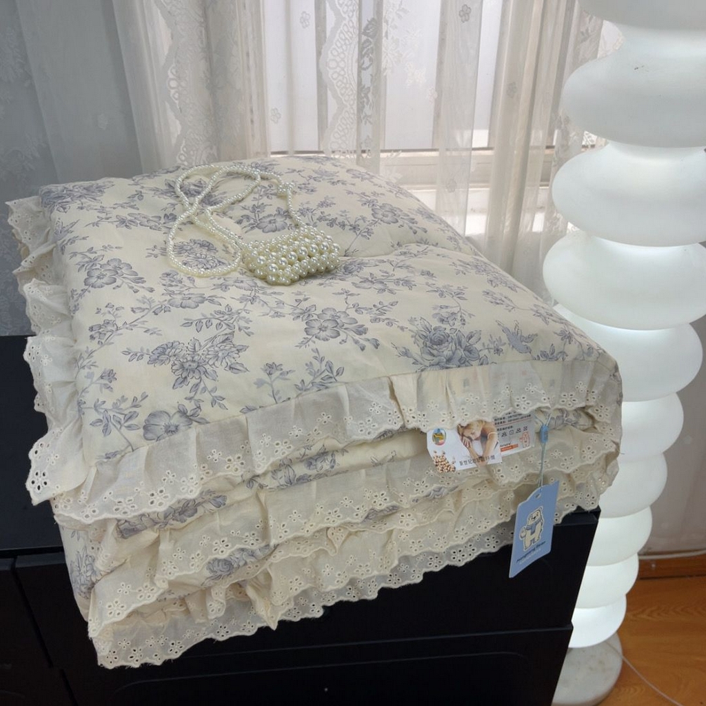 91家纺网 家纺一手货源 找家纺 暖居 2025新款纯棉豆豆被四件套5.7斤春秋被7.1斤冬被+同款砂洗棉花床盖三件套 赫本白
