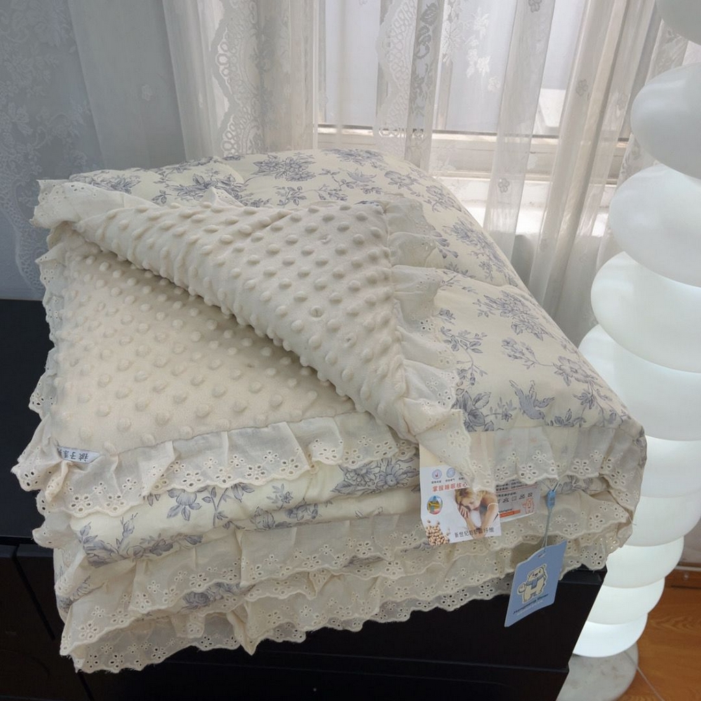 91家纺网 家纺一手货源 找家纺 暖居 2025新款纯棉豆豆被四件套5.7斤春秋被7.1斤冬被+同款砂洗棉花床盖三件套 赫本白