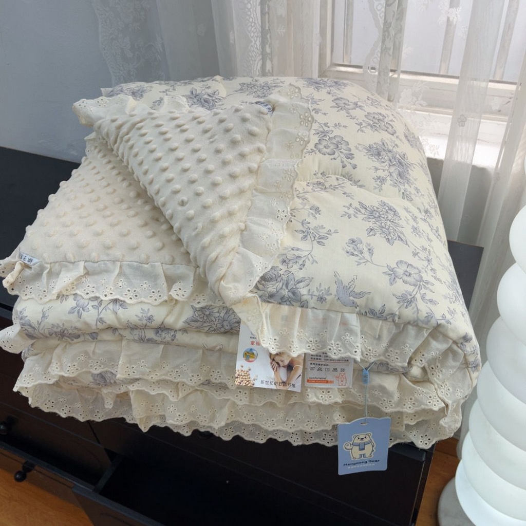 91家纺网 家纺一手货源 找家纺 暖居 2025新款纯棉豆豆被四件套5.7斤春秋被7.1斤冬被+同款砂洗棉花床盖三件套 赫本白